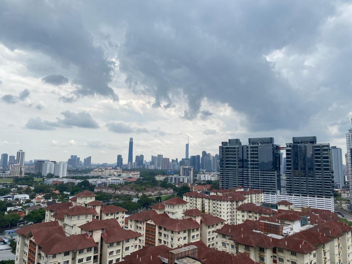 Reizz Residence By Leo Suites Kuala Lumpur Bagian luar foto