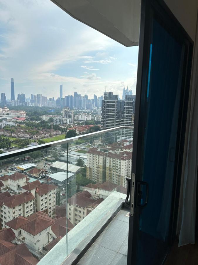 Reizz Residence By Leo Suites Kuala Lumpur Bagian luar foto