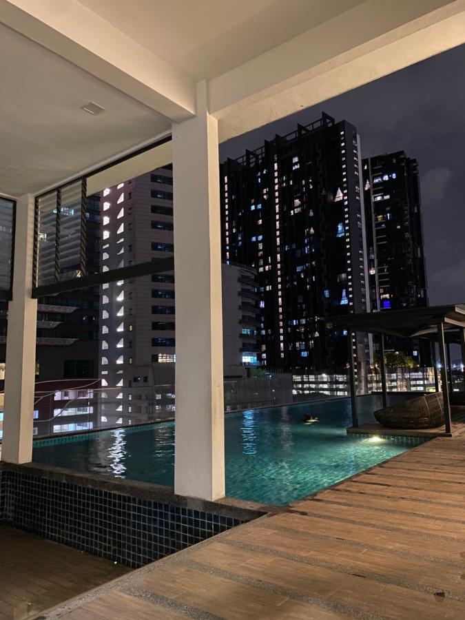 Reizz Residence By Leo Suites Kuala Lumpur Bagian luar foto